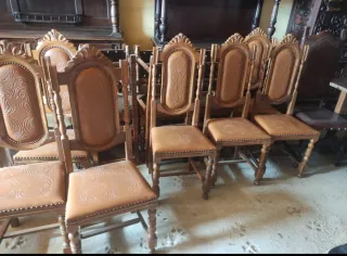 8 Sillas Piel Sintética y Madera impecables!