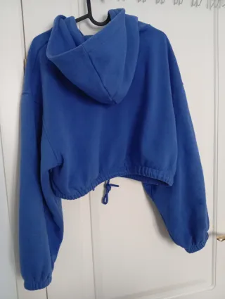 Sudadera con capucha azul oversize