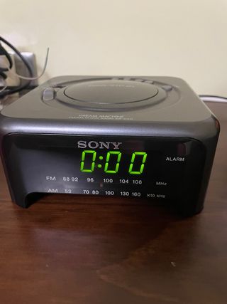Radio Reloj Despertador Sony ICF-0217