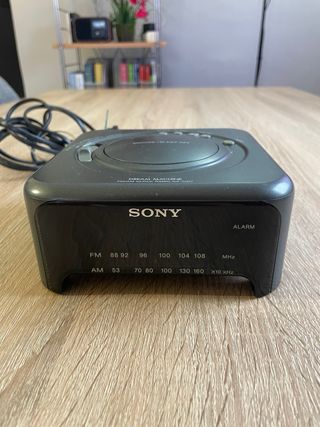 Radio Reloj Despertador Sony ICF-0217