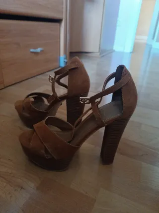 Tacones de plataforma marrones