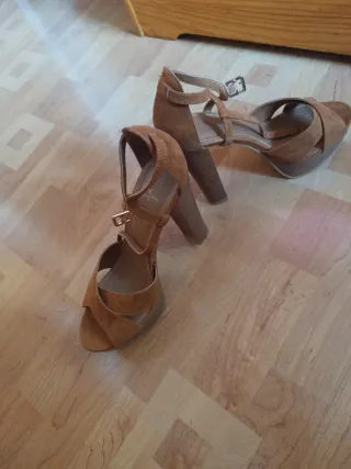 Tacones de plataforma marrones