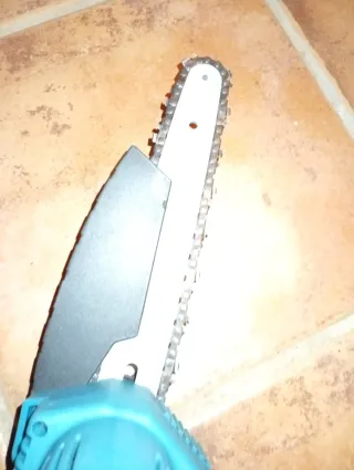 Mini sierra eléctrica 21V