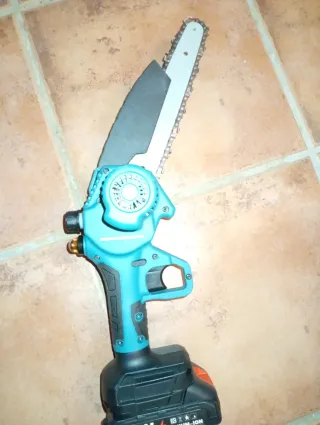 Mini sierra eléctrica 21V