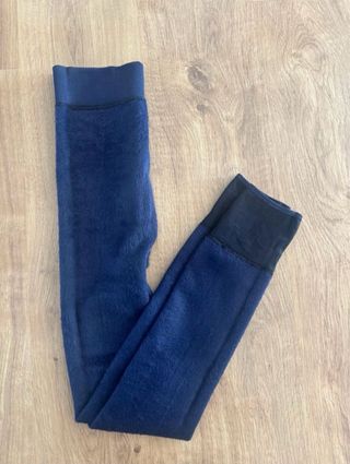 Leggings azul marino com pelo