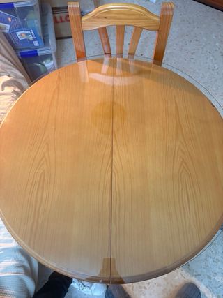 Mesa redonda provenzal madera y cristal y 4 sillas