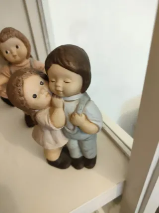 Statuina Goebel Nina e Marco abbracciati