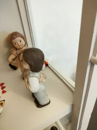Statuina Goebel Nina e Marco abbracciati
