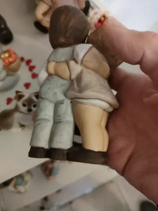 Statuina Goebel Nina e Marco abbracciati