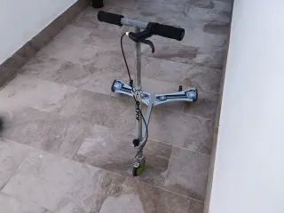 Patinete Razor PowerWing plateado