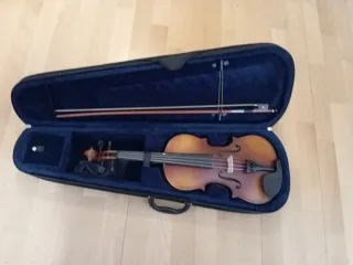 Violín Aileen con arco y estuche