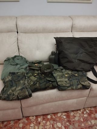 Ropa y accesorios militares
