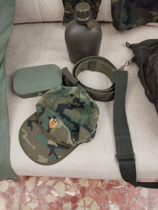 Ropa y accesorios militares