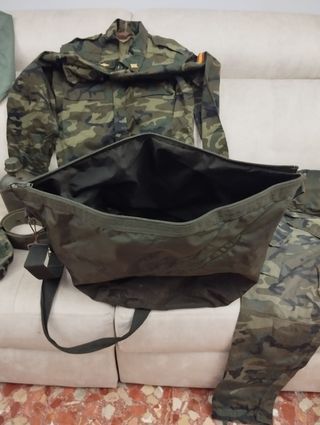 Ropa y accesorios militares
