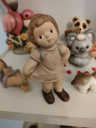 Statuina bambina Goebel con cartella