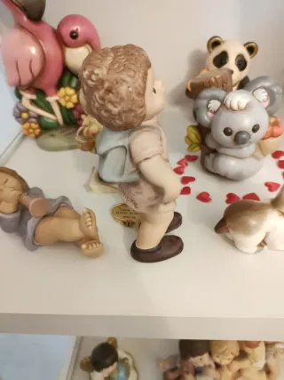 Statuina bambina Goebel con cartella