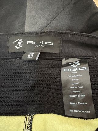 Jeans negros con protecciones para moto