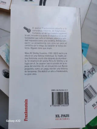 Doce libros. Novelas de aventuras. Tapa blanda.