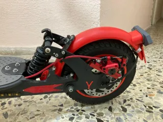 Patinete Eléctrico Xiaomi M365 negro y rojo.