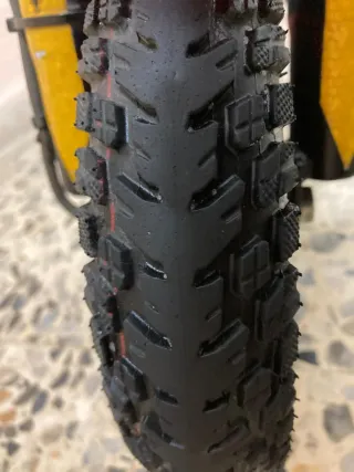 Patinete Eléctrico Xiaomi M365 negro y rojo.