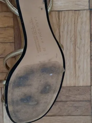 Sandalias doradas Zara