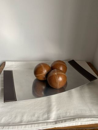 Centro de mesa cuero y metal