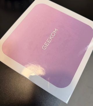 Geekom Edición Rosa Ryzen 7 6800H 32GB RAM 1TB SSD