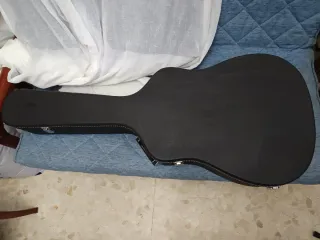 Guitarra Acústica Fender + maleta rigida.