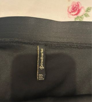 Falda de lentejuelas negra y plateada