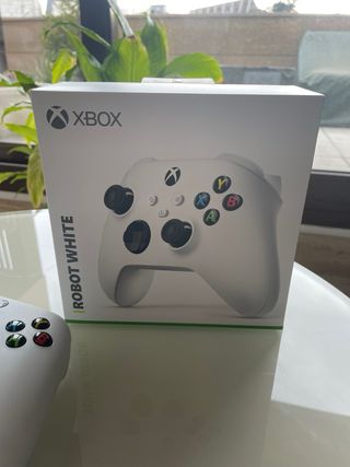 Mando Xbox Robot White