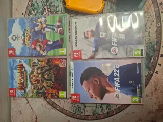 Nintendo Switch + 4 controller + 4 giochi + caricabatterie