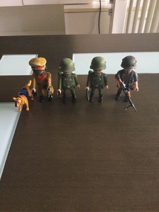 Playmobil Soldados y Perro 9€ unidad