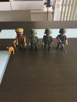 Playmobil Soldados y Perro 9€ unidad