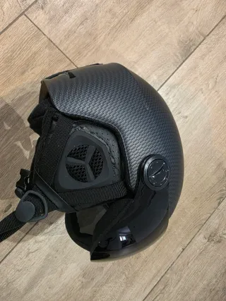 Casco de esquí con visera