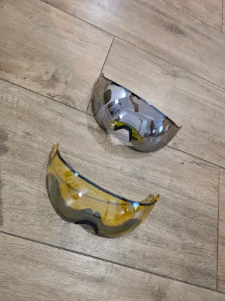 Casco de esquí con visera