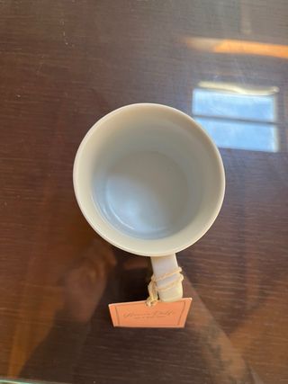 Tazza bianca in ceramica con la scritta Joy