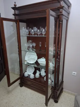 Vitrina Rústica de Madera y Cristal