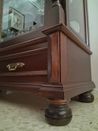 Vitrina Rústica de Madera y Cristal