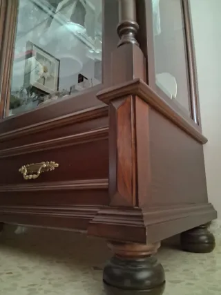 Vitrina Rústica de Madera y Cristal