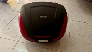 Cajón Top Case Givi con Soporte