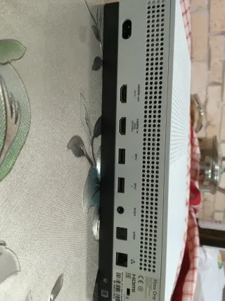 Xbox One S + FIFA 22 + FIFA 18