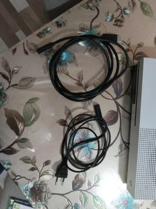 Xbox One S + FIFA 22 + FIFA 18