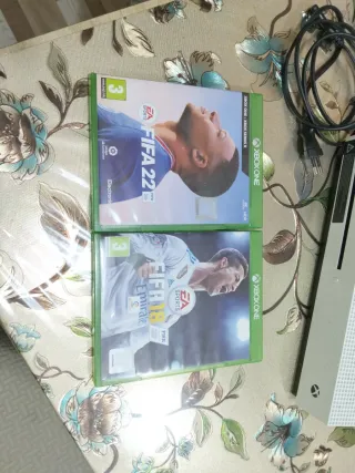 Xbox One S + FIFA 22 + FIFA 18