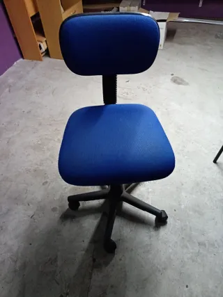 Silla de escritorio azul y negra