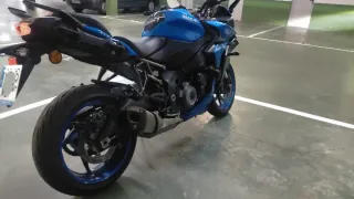 Suzuki GSX S1000 GT Azul