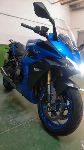 Suzuki GSX S1000 GT Azul