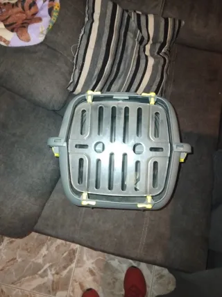 Transportín gris y amarillo para mascotas