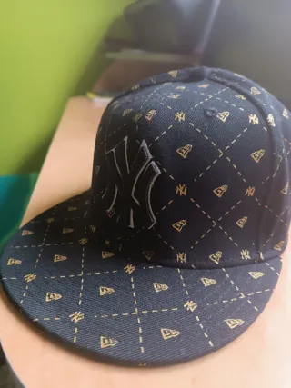 Gorra New Era NY Yankees Negra y Dorada