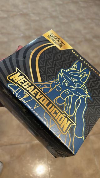 ETB Caja Entrenador Élite Pokémon MegaLucario