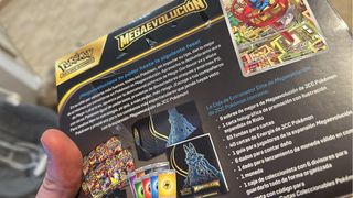 ETB Caja Entrenador Élite Pokémon MegaLucario